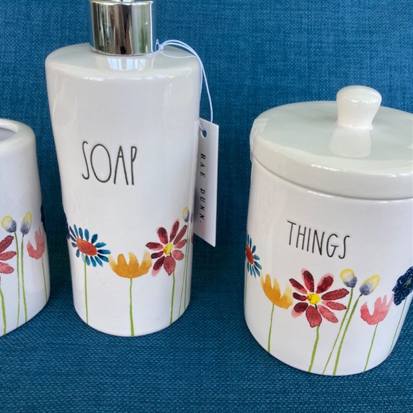 Rae Dunn Bath Set - Picture 2 of 5